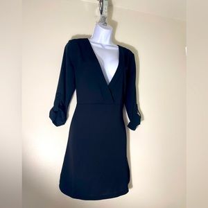 💙Black Tobi Mini: size s/p drop v- neck with pockets